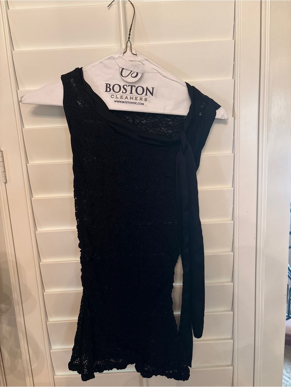 bebe One-Shoulder Black Lace Tie Detail Dress